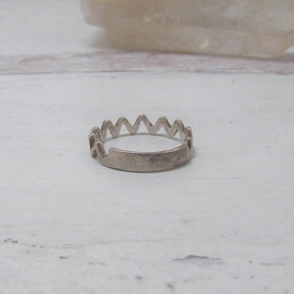 Sterling Silver Zig Zag Band Ring Geometric Chevron Design Sleek Modernist - Picture 5 of 5